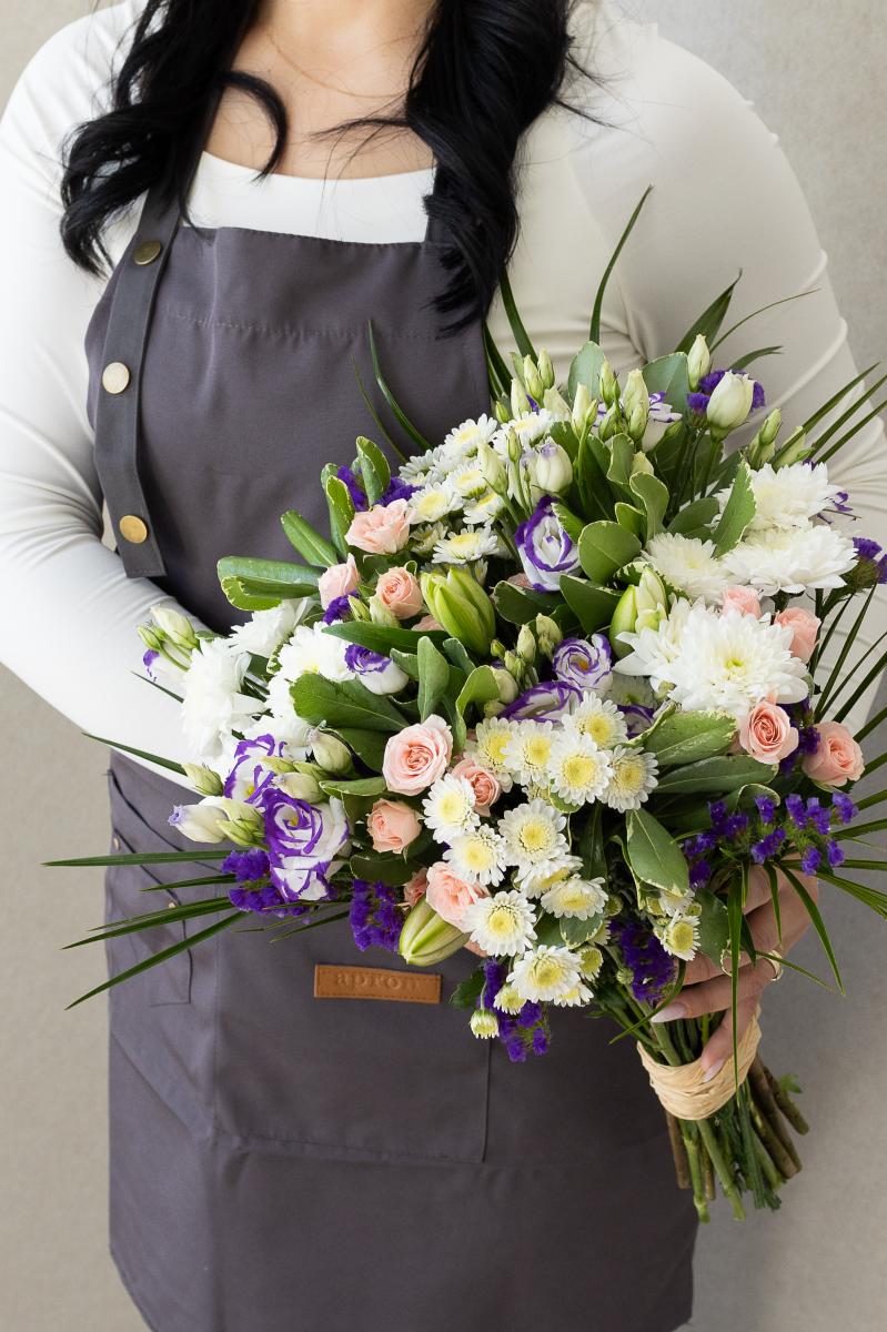 Delightful Spray Flower Bouquet